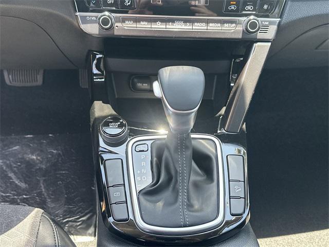 Photo of 2025 Pluton Blue/Black Roof Kia Seltos
