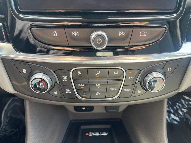 Photo of 2018 Iridescent Pearl Tricoat Chevrolet Traverse