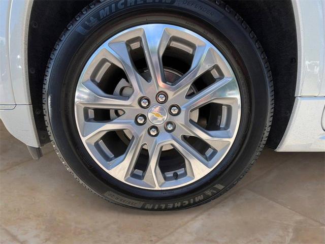Photo of 2018 Iridescent Pearl Tricoat Chevrolet Traverse