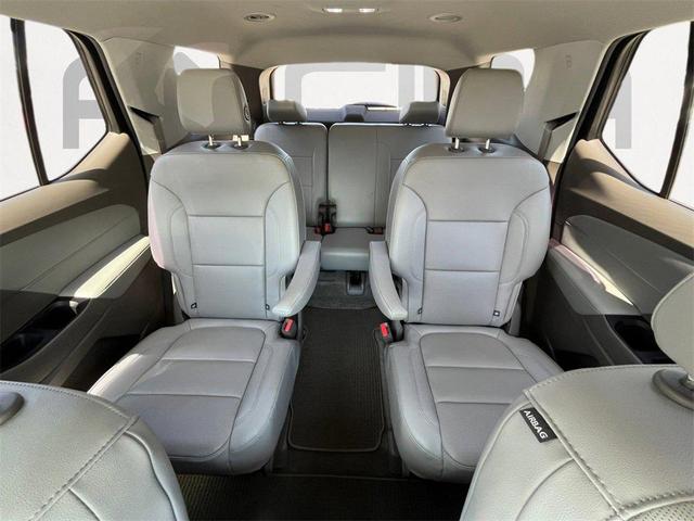 Photo of 2018 Iridescent Pearl Tricoat Chevrolet Traverse
