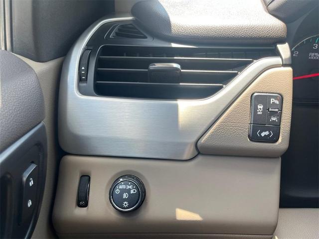 Photo of 2018 White Frost Tri-Coat GMC Yukon