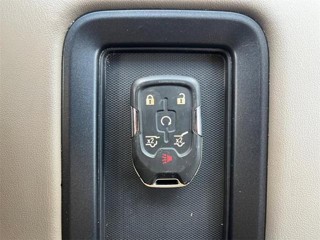 Photo of 2018 White Frost Tri-Coat GMC Yukon