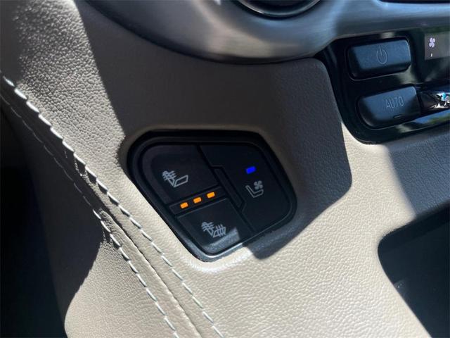 Photo of 2018 White Frost Tri-Coat GMC Yukon