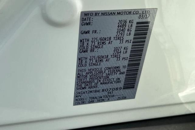 Photo of 2017 Pearl White Nissan Rogue
