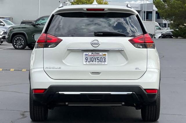 Photo of 2017 Pearl White Nissan Rogue
