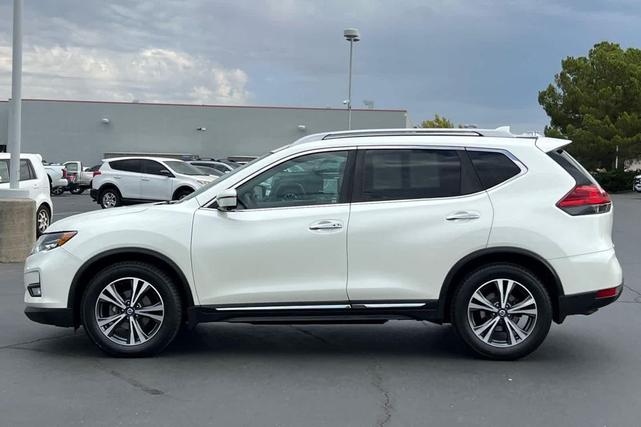 Photo of 2017 Pearl White Nissan Rogue