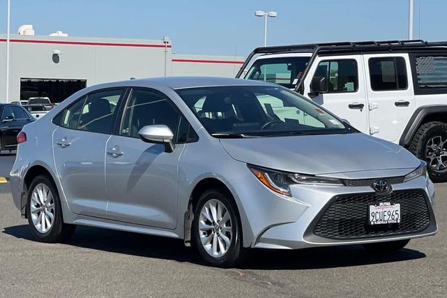 Photo of 2022 Classic Silver Metallic Toyota Corolla
