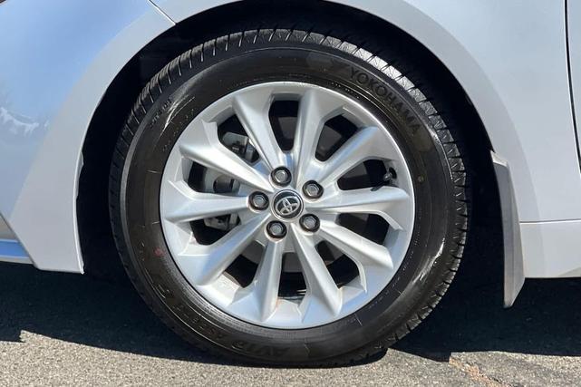 Photo of 2022 Classic Silver Metallic Toyota Corolla