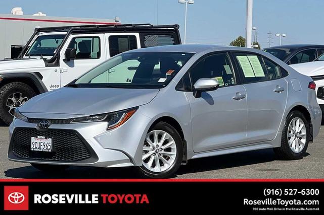 Photo of 2022 Classic Silver Metallic Toyota Corolla