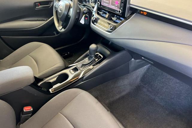 Photo of 2022 Classic Silver Metallic Toyota Corolla