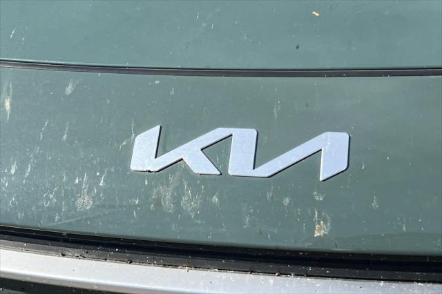 Photo of 2023 Cityscape Green Kia Niro