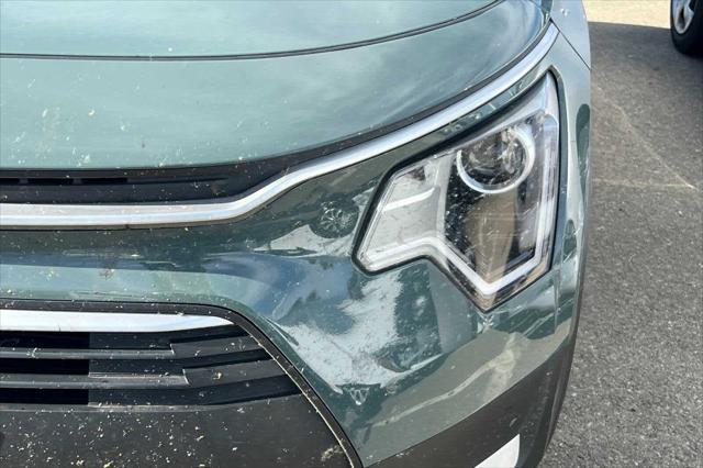 Photo of 2023 Cityscape Green Kia Niro