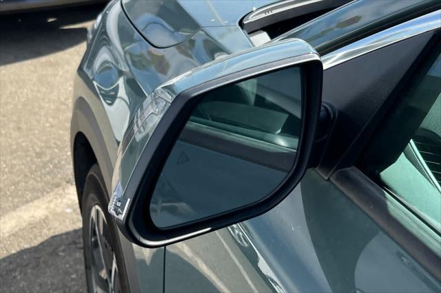 Photo of 2023 Cityscape Green Kia Niro