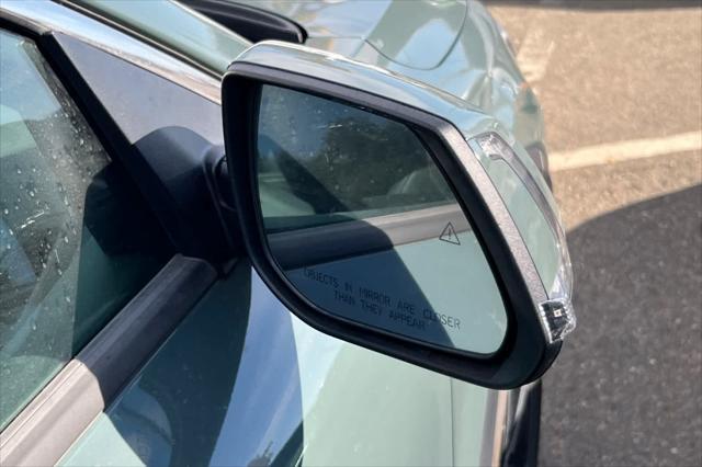 Photo of 2023 Cityscape Green Kia Niro