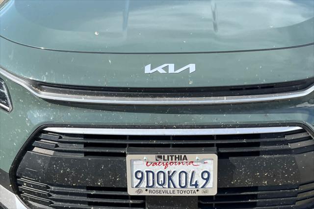 Photo of 2023 Cityscape Green Kia Niro