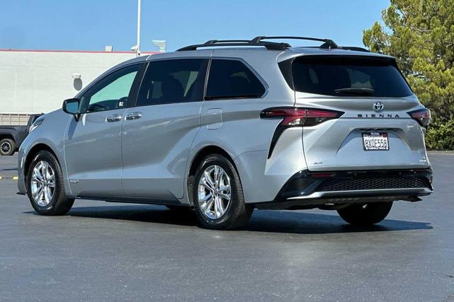 Photo of 2021 Celestial Silver Metallic Toyota Sienna