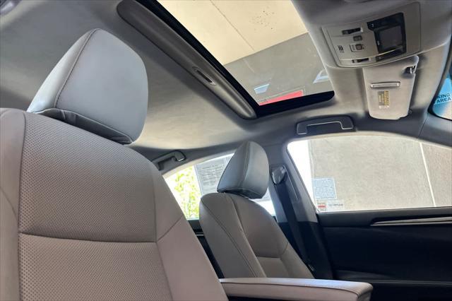 Photo of 2016 Atomic Silver Lexus ES 350