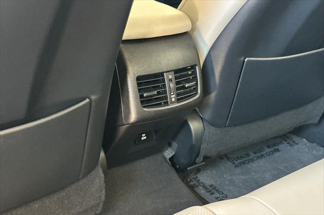 Photo of 2016 Atomic Silver Lexus ES 350