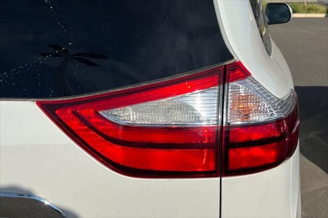 Photo of 2019 Blizzard Pearl Toyota Sienna