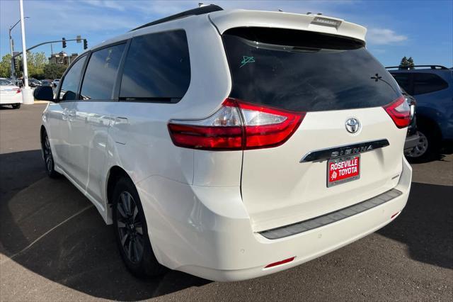 Photo of 2019 Blizzard Pearl Toyota Sienna