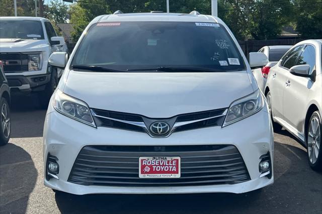 Photo of 2019 Blizzard Pearl Toyota Sienna