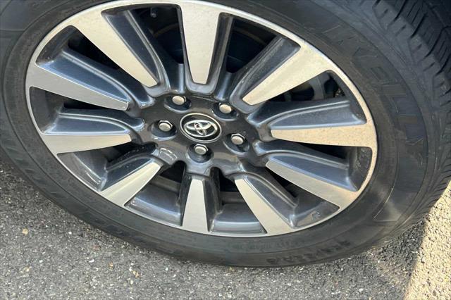 Photo of 2019 Blizzard Pearl Toyota Sienna