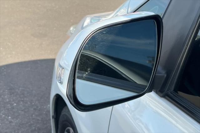 Photo of 2019 Blizzard Pearl Toyota Sienna