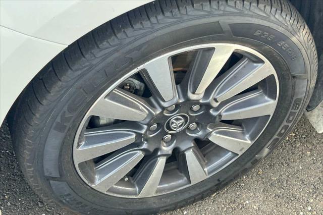 Photo of 2019 Blizzard Pearl Toyota Sienna