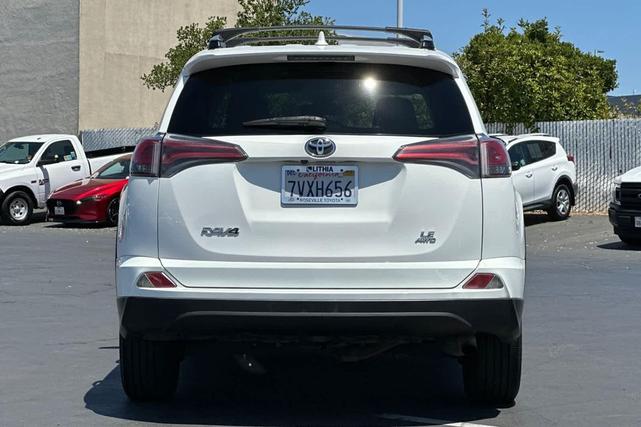 Photo of 2017 Super White Toyota RAV4