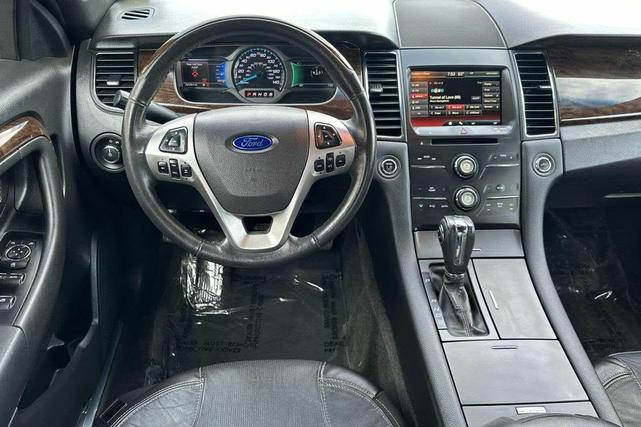 Photo of 2015 Tuxedo Black Metallic Ford Taurus