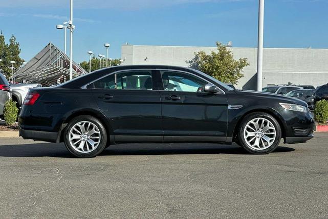 Photo of 2015 Tuxedo Black Metallic Ford Taurus