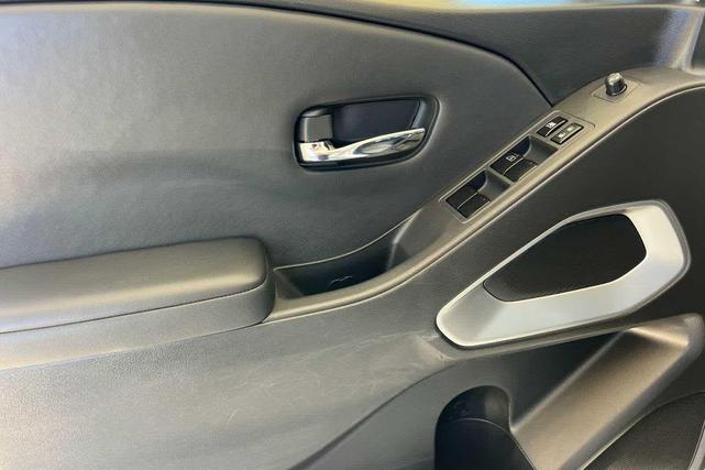 Photo of 2022 Glacier White Nissan Frontier