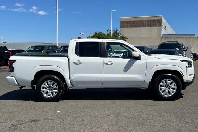 Photo of 2022 Glacier White Nissan Frontier