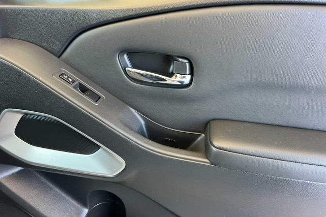 Photo of 2022 Glacier White Nissan Frontier