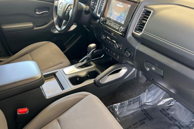 Photo of 2022 Glacier White Nissan Frontier