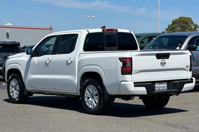 Photo of 2022 Glacier White Nissan Frontier