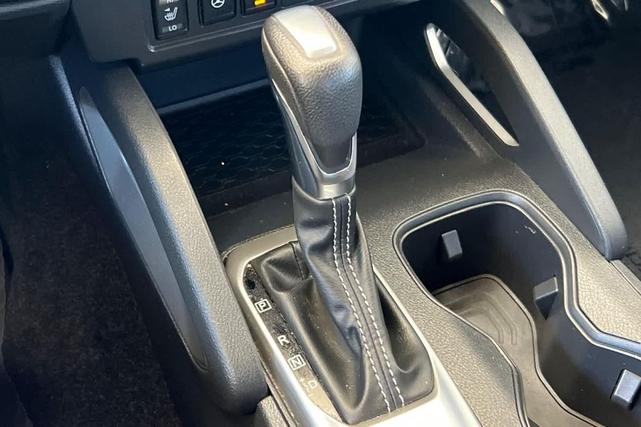 Photo of 2022 Glacier White Nissan Frontier