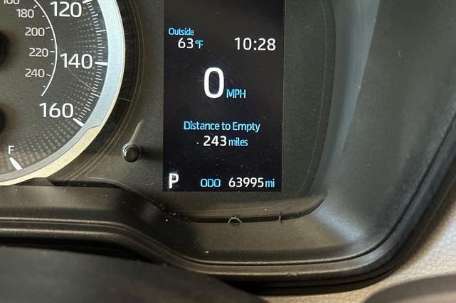 Photo of 2022 Classic Silver Metallic Toyota Corolla