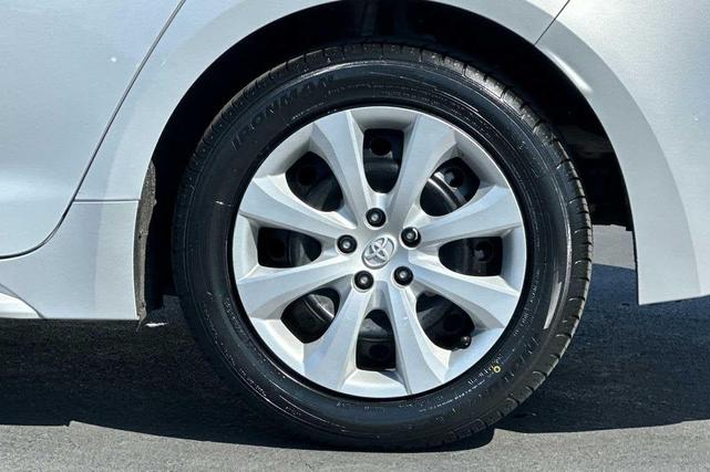 Photo of 2022 Classic Silver Metallic Toyota Corolla