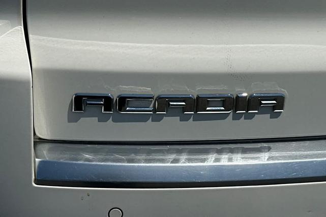 Photo of 2015 Summit White GMC Acadia