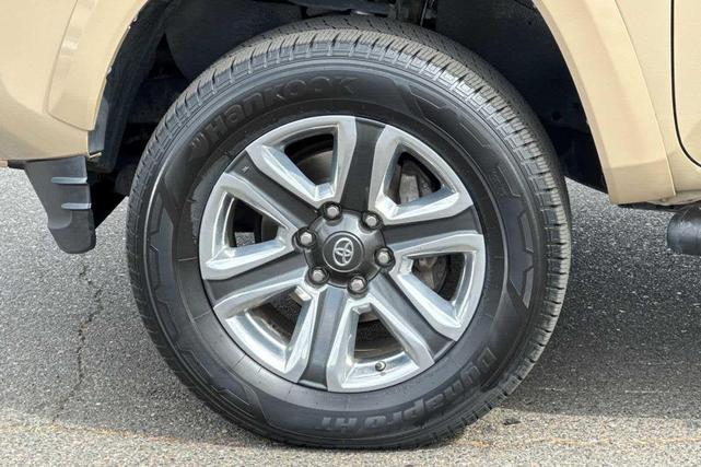 Photo of 2017 Quicksand Toyota Tacoma
