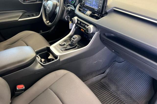 Photo of 2020 Super White Toyota RAV4 Hybrid