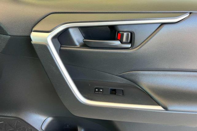 Photo of 2020 Super White Toyota RAV4 Hybrid