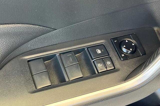 Photo of 2020 Super White Toyota RAV4 Hybrid