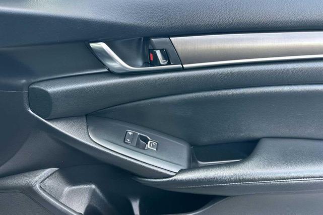 Photo of 2021 Lunar Silver Metallic Honda Accord