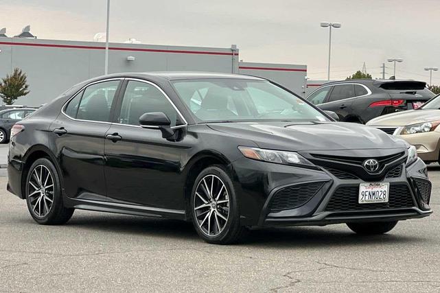 Photo of 2023 Midnight Black Metallic Toyota Camry