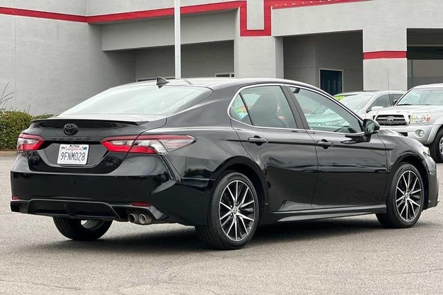 Photo of 2023 Midnight Black Metallic Toyota Camry
