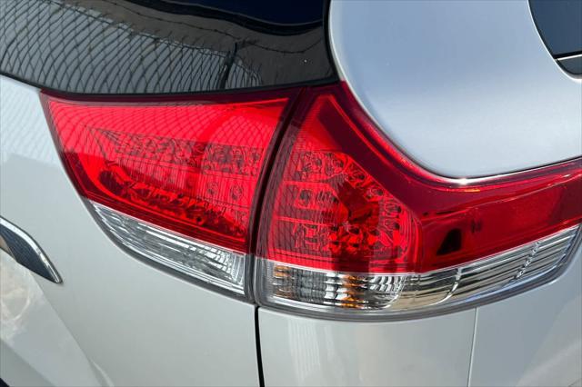 Photo of 2014 Blizzard Pearl Toyota Sienna