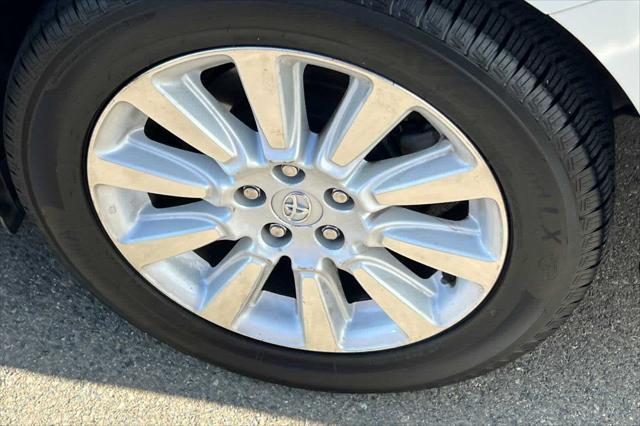 Photo of 2014 Blizzard Pearl Toyota Sienna