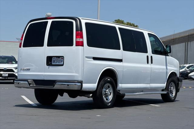 Photo of 2017 Summit White Chevrolet Express 2500